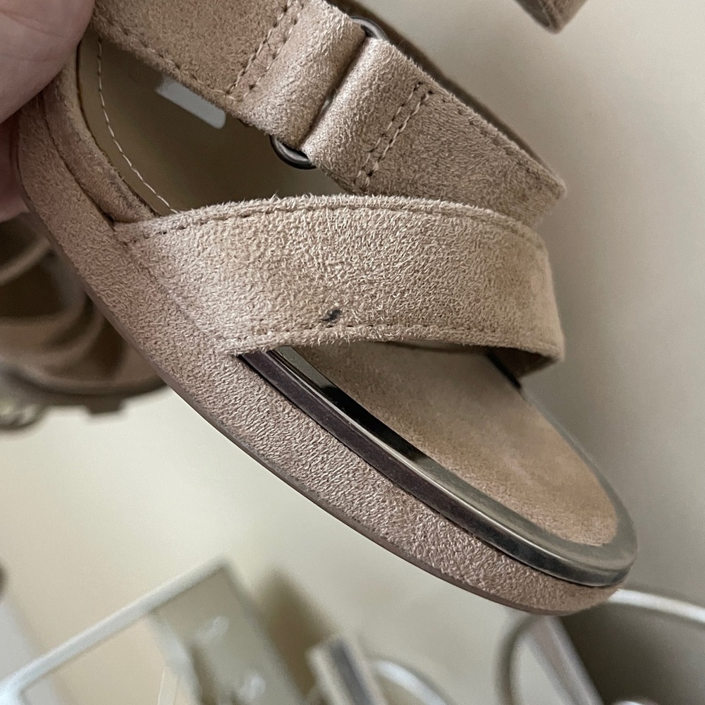 DKNY Women's Essential Baby Slide Sandal Elegant Tan Strappy Heels - Picture 13 of 14